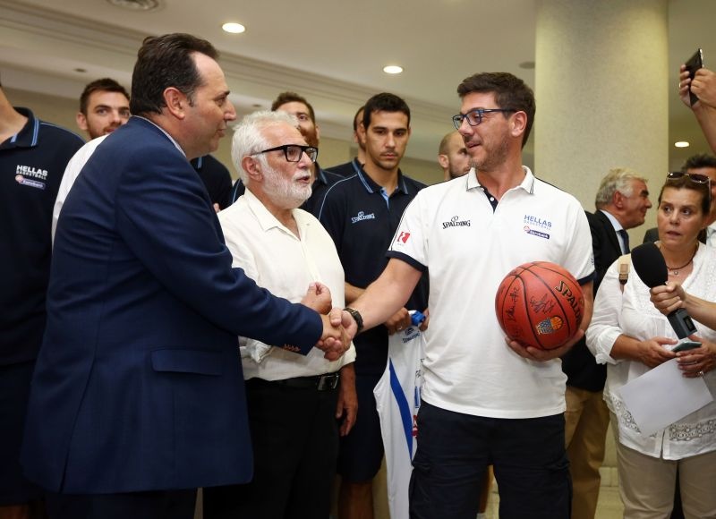 Πανικός για την Εθνική στο Περιστέρι! (photos)