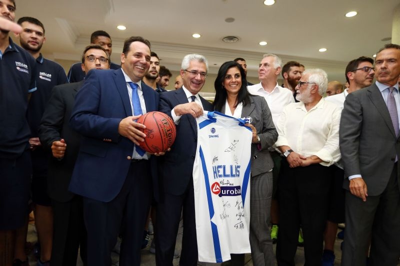 Πανικός για την Εθνική στο Περιστέρι! (photos)