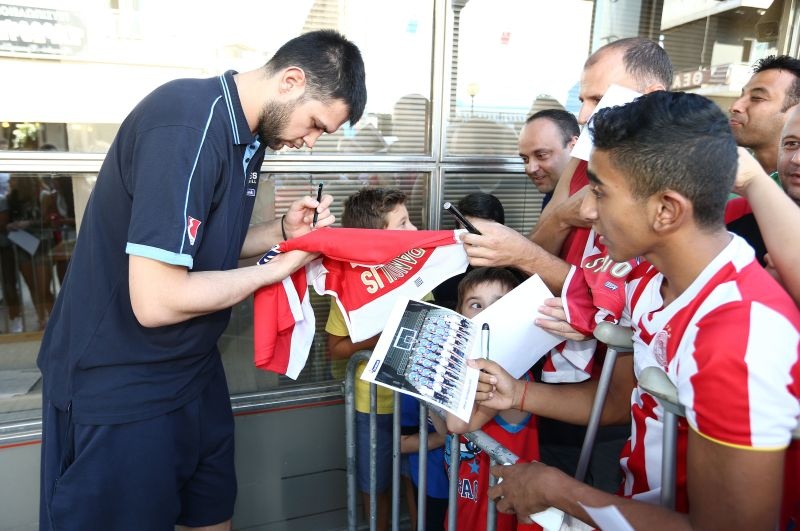 Πανικός για την Εθνική στο Περιστέρι! (photos)
