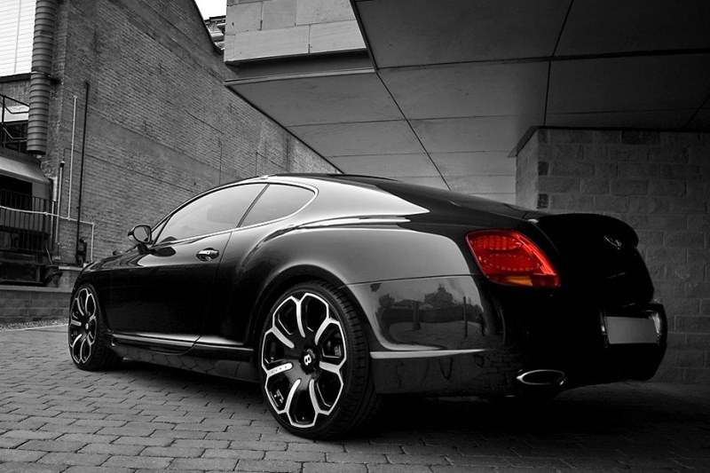 Η τρομερή Bentley του Μπερμπάτοφ! (photos)