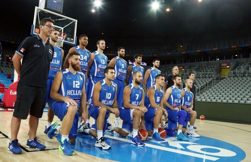 Η «επίσημη αγαπημένη» και τα… μοντέλα! (photos+video)