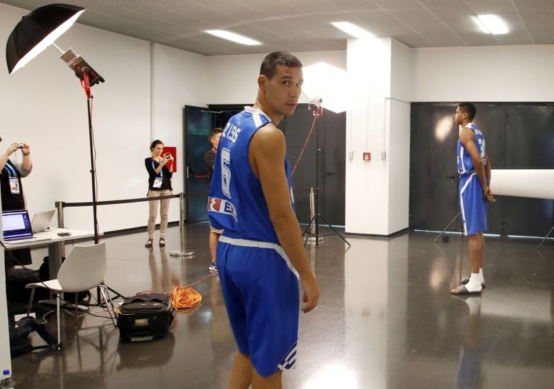 Η «επίσημη αγαπημένη» και τα… μοντέλα! (photos+video)