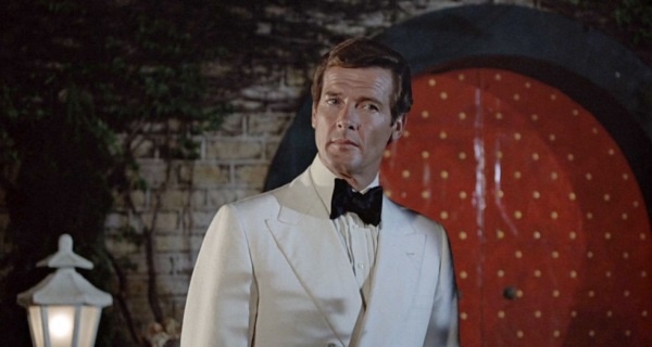 Το ωραιότερο σακάκι που φόρεσε ποτέ ο James Bond επιστρέφει στο Spectre (photos)
