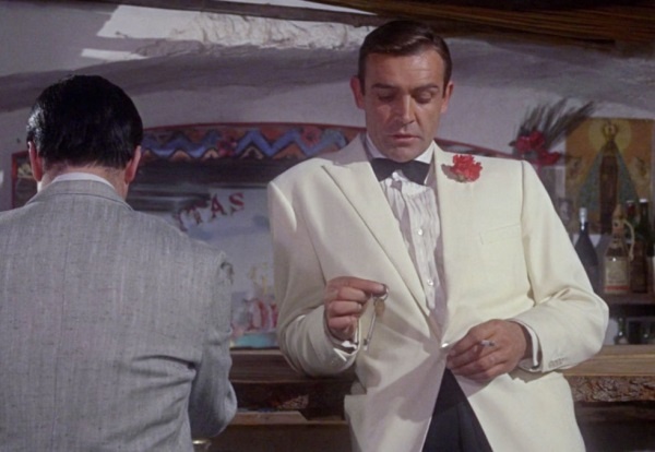 Το ωραιότερο σακάκι που φόρεσε ποτέ ο James Bond επιστρέφει στο Spectre (photos)
