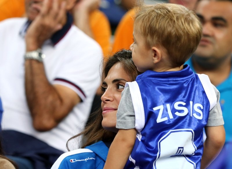Είναι… βαριά του «τσολιά» (photos)