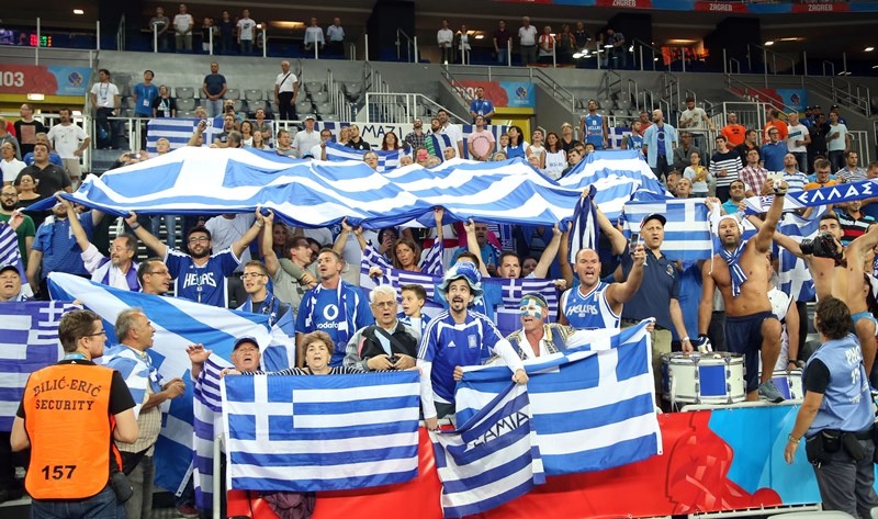 Είναι… βαριά του «τσολιά» (photos)