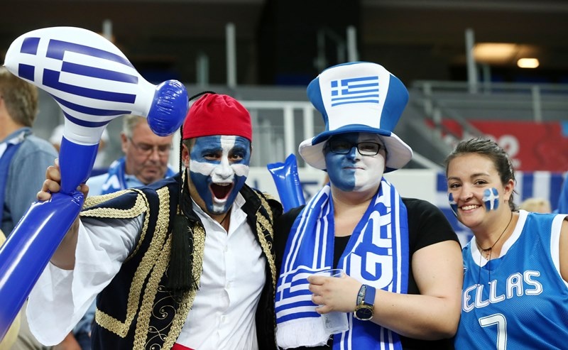 Είναι… βαριά του «τσολιά» (photos)