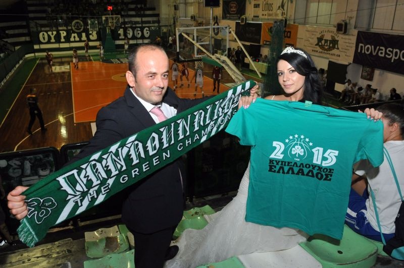 Από τον γάμο… στον «Τάφο του Ινδού» (photos)