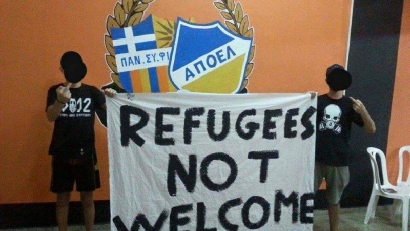 Εμετικό πανό οπαδών στην Κύπρο για τους πρόσφυγες!!! (photo)