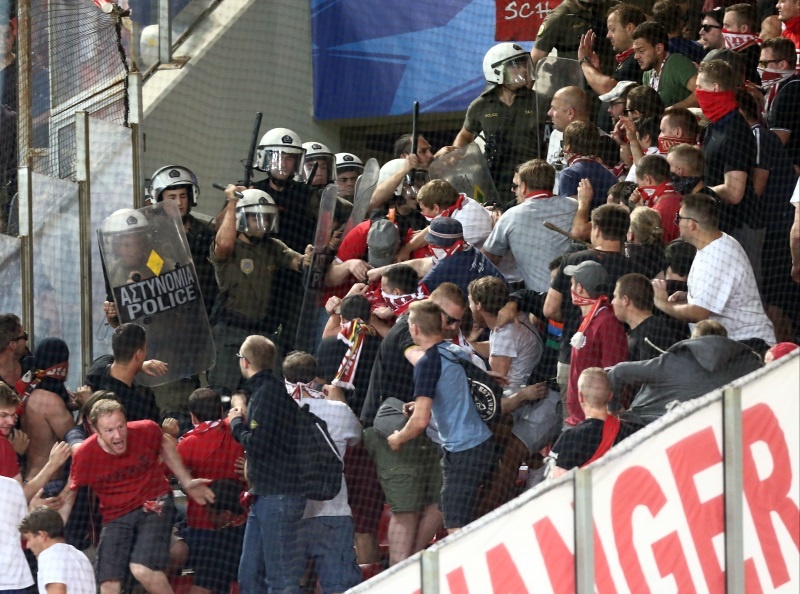 Εικόνες από τα επεισόδια στο «Γ. Καραϊσκάκης»! (photos)