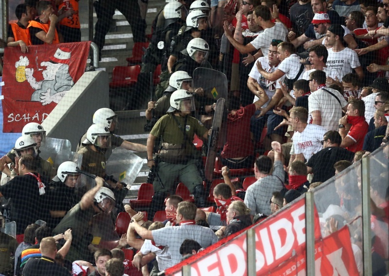 Εικόνες από τα επεισόδια στο «Γ. Καραϊσκάκης»! (photos)