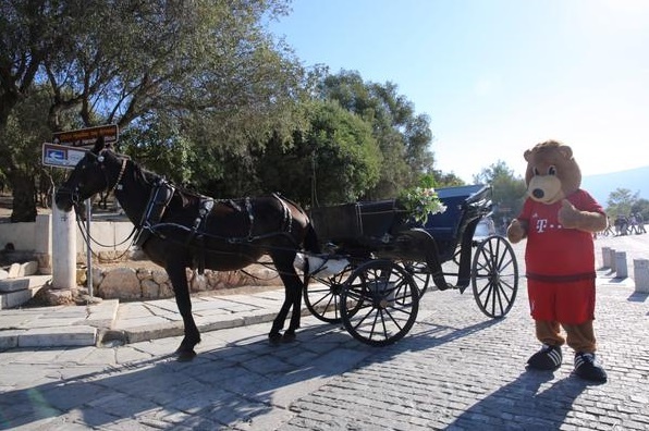 Μπάγερν Μονάχου: Ο Μπέρνι… κατακτά την Αθήνα (photos)