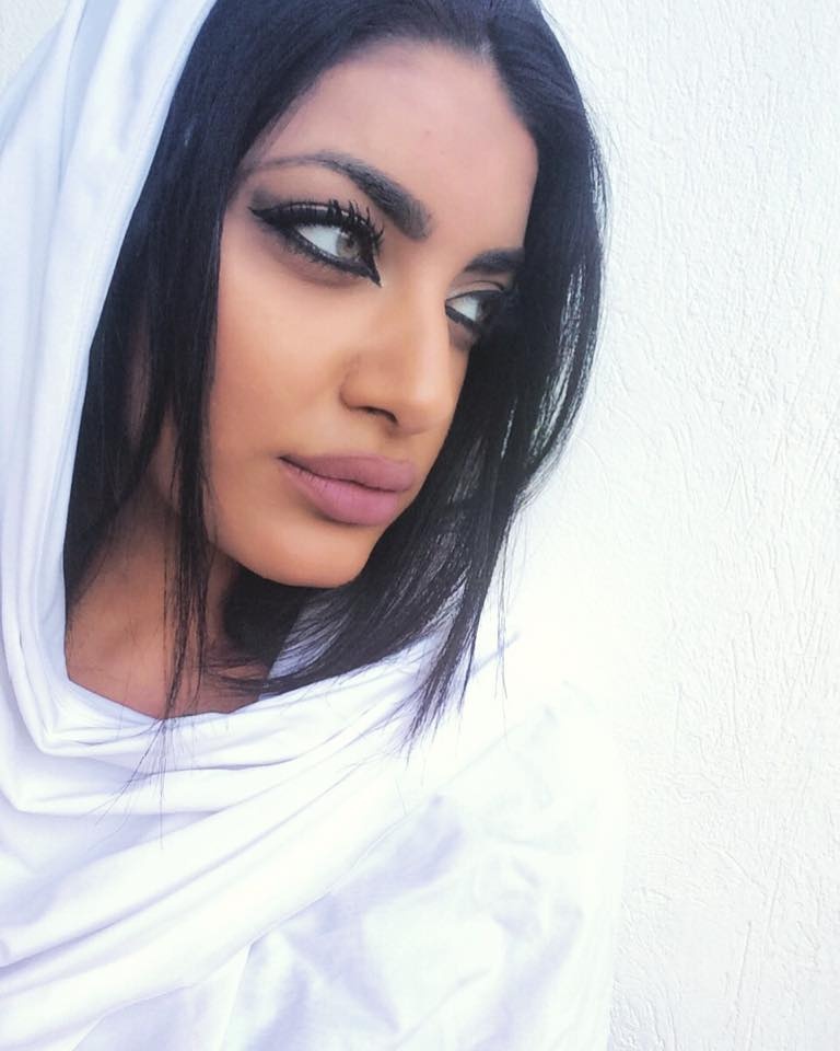 Αυτή τρέλανε τον Εσιέν (photos)