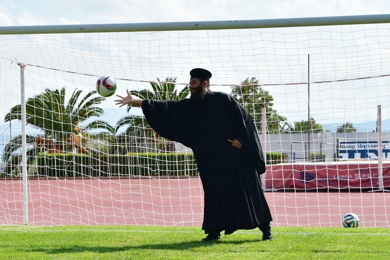 Μπαλαδόρος ο Παπάς! (photos)