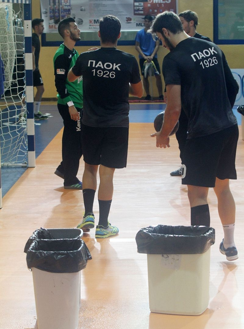 Απαράδεκτο: Τραυματίες λόγω.. βροχής σε κλειστό! (photos)