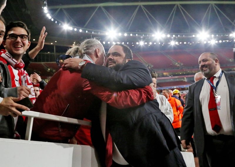 Άρσεναλ-Ολυμπιακός: Αποθέωση και σε Μαρινάκη! (photos)