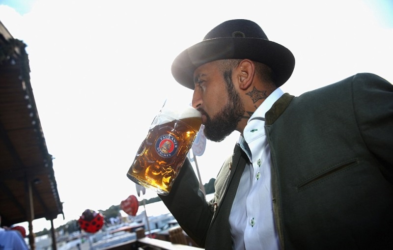 Ο «Λέβα», ο πότης Βιδάλ και το λαμπρό Oktoberfest της Μπάγερν! (photos)