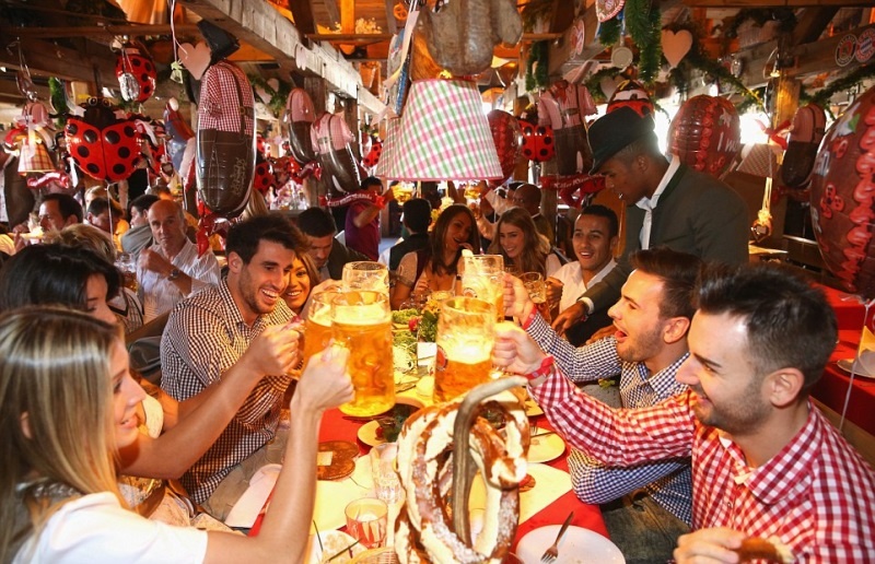 Ο «Λέβα», ο πότης Βιδάλ και το λαμπρό Oktoberfest της Μπάγερν! (photos)