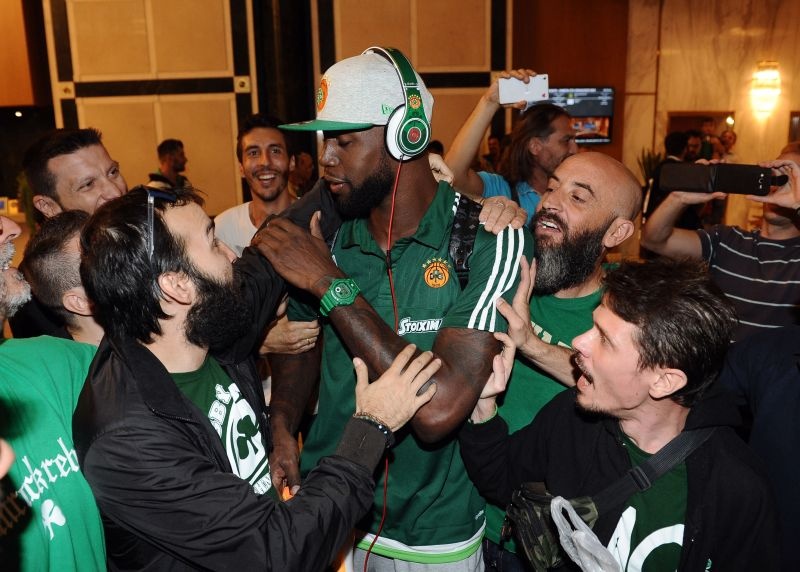 «Γκρεμίστηκε» το Caravel για τον Παναθηναϊκό (Photos)