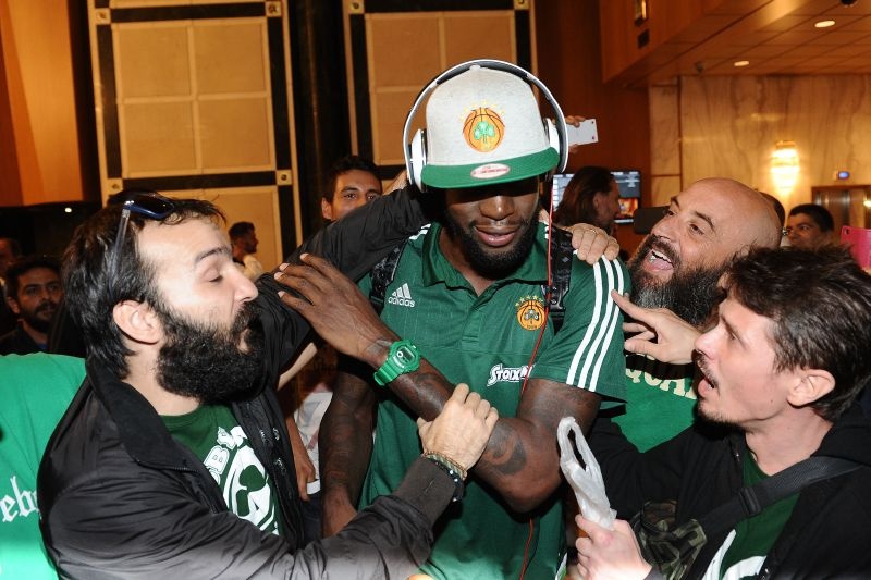 «Γκρεμίστηκε» το Caravel για τον Παναθηναϊκό (Photos)