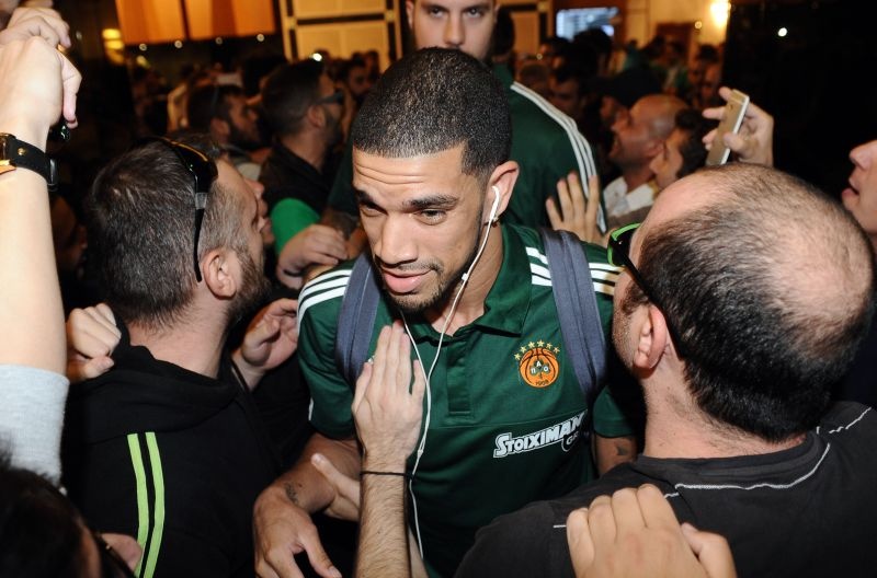 «Γκρεμίστηκε» το Caravel για τον Παναθηναϊκό (Photos)