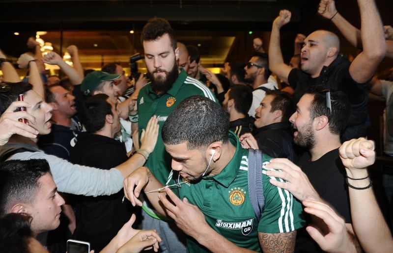 «Γκρεμίστηκε» το Caravel για τον Παναθηναϊκό (Photos)