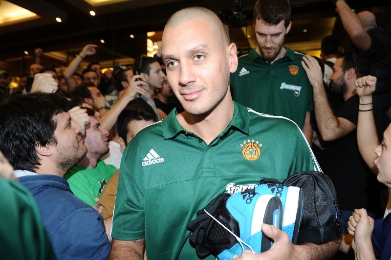 «Γκρεμίστηκε» το Caravel για τον Παναθηναϊκό (Photos)