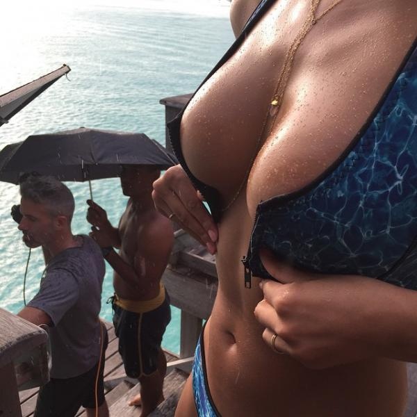 Τα παρασκήνια του Sports Illustrated πήραν φωτιά! (photos&videos)