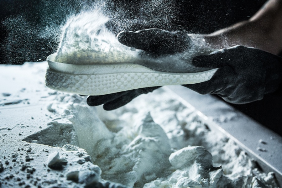 Η Adidas σπάει τα κατεστημένα με το πρώτο αθλητικό παπούτσι φτιαγμένο με τεχνολογία 3d printing