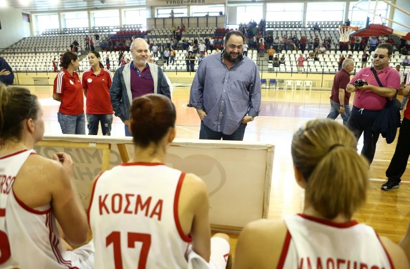 Είδε τα κορίτσια του Ολυμπιακού ο Μαρινάκης (photos)