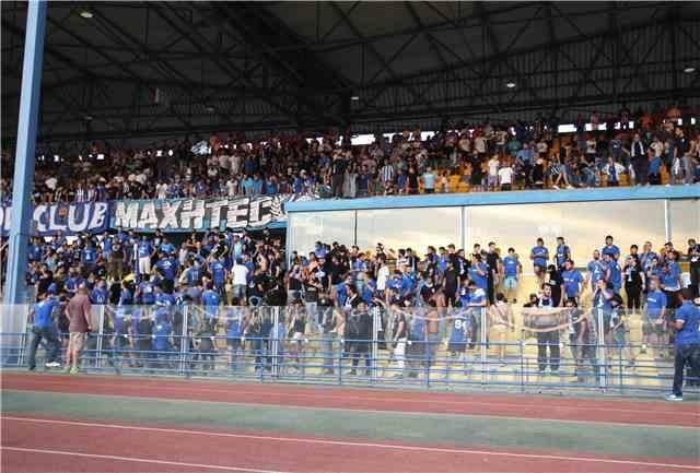Εικόνες ντροπής στην Κύπρο, οπαδοί «κυνήγησαν» παίκτες! (photos+video)