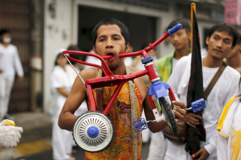 Το πιο αηδιαστικό φεστιβάλ του πλανήτη! (Προσοχή, σκληρές εικόνες)