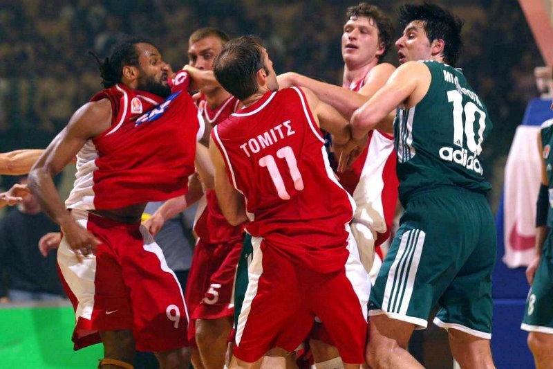Μίλαν Τόμιτς: Επάγγελμα… μανουρατζής! (photos)