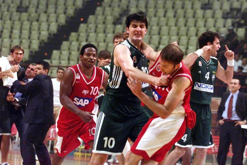 Μίλαν Τόμιτς: Επάγγελμα… μανουρατζής! (photos)
