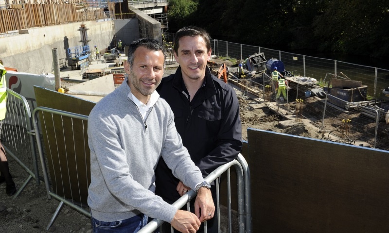 Νέβιλ και Γκιγκς φιλοξενούν εκατοντάδες άστεγους! (photos)