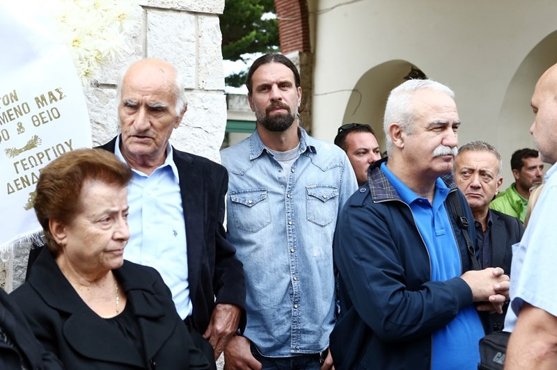 Το «τελευταίο αντίο» στον Μάκη Δενδρινό (photos)