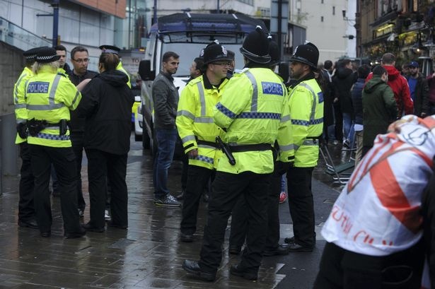 Απίστευτο ξύλο πριν τη σέντρα του Μάντσεστερ Σίτι-Σεβίλλη! (video&photos)