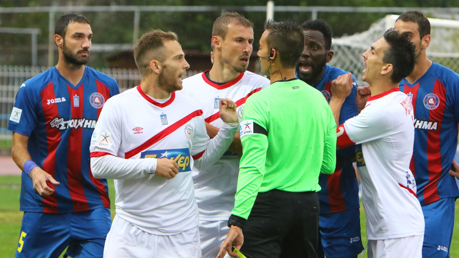 Ένταση στο Τρίκαλα-Κέρκυρα για ένα πέναλτι! (photos)