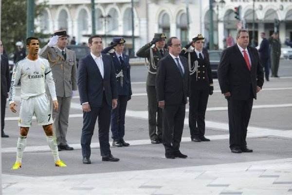 Ο Τσίπρας κι ο… Χολέμπας (photos)