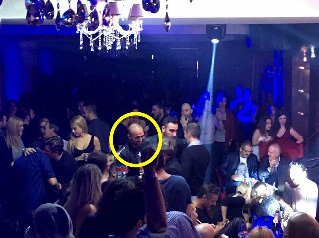 Τα… έσπασε στα μπουζούκια ο Τζιμπούρ! (photo)