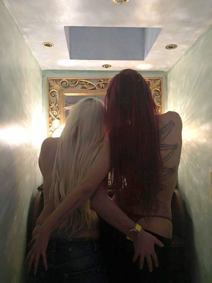 Καυτά «πιασίματα» Ελληνίδας αθλήτριας με πρωταγωνίστρια της Sirina! (photos)