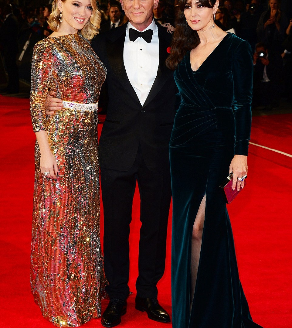 Η Μόνικα, το νέο Μποντ και η Κέιτ Μίντλετον χωρίς σουτιέν! (photos)