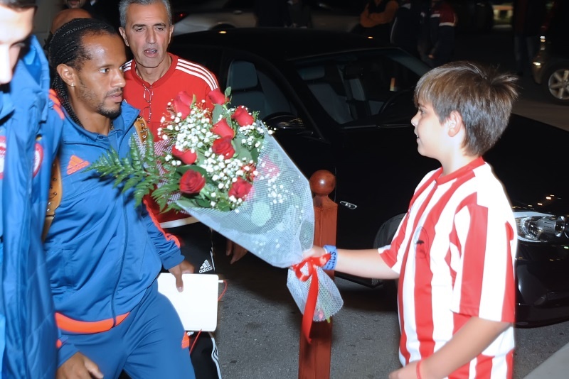 Ολυμπιακός: Τρομερή υποδοχή στη Βέροια! (photos)