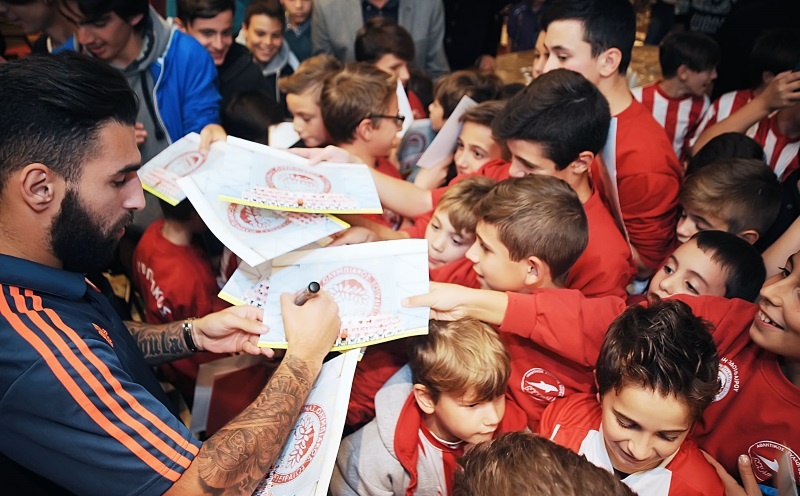 Ολυμπιακός: Τρομερή υποδοχή στη Βέροια! (photos)