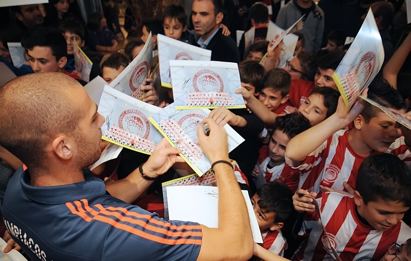 Ολυμπιακός: Τρομερή υποδοχή στη Βέροια! (photos)