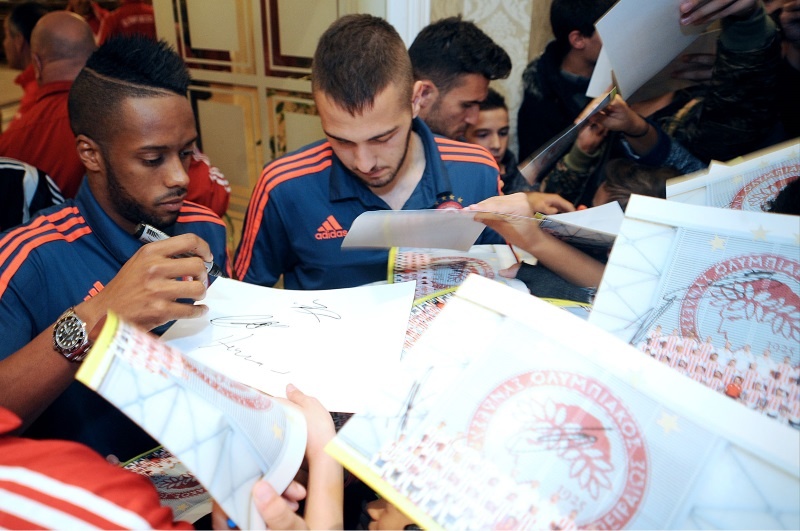 Ολυμπιακός: Τρομερή υποδοχή στη Βέροια! (photos)