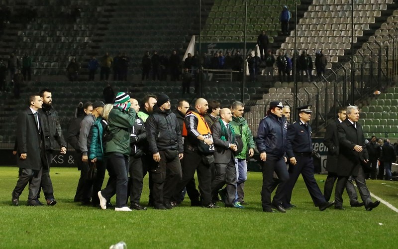 Το ντου των οπαδών στον Αλαφούζο (photos+video)