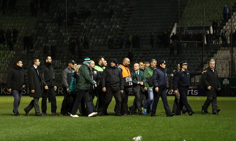 Το ντου των οπαδών στον Αλαφούζο (photos+video)