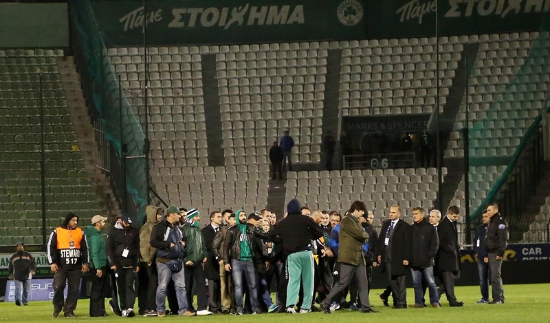 Το ντου των οπαδών στον Αλαφούζο (photos+video)