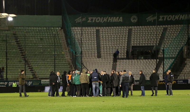 Το ντου των οπαδών στον Αλαφούζο (photos+video)